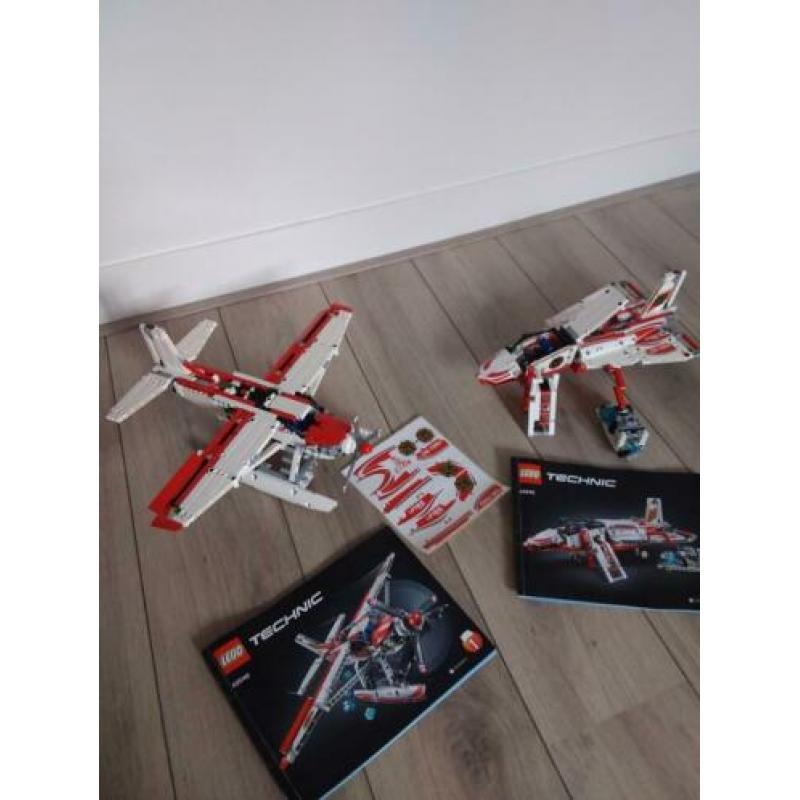Set van 2 lego technics brandweervliegtuigen 42040.