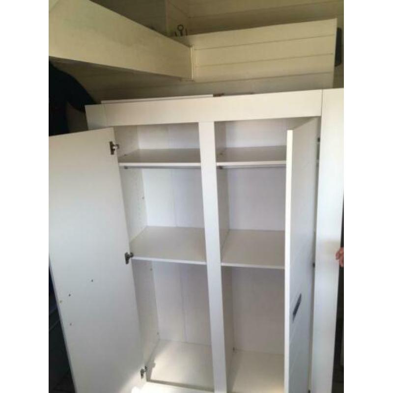 Complete baby kamer: commode, kast, bed + aerosleep matras