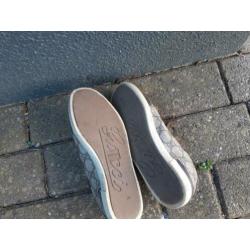 Gucci sneakers maat 35.5 in goede staat.