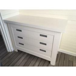 Complete baby kamer: commode, kast, bed + aerosleep matras