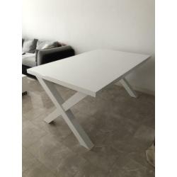 Hoogglans Eettafel X Poot