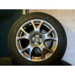 Alfa Romeo Mito lichtmetalen velgen met zomerbanden 16 inch