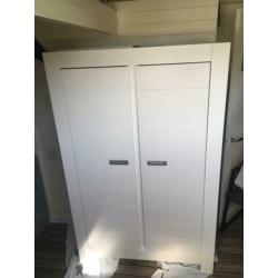 Complete baby kamer: commode, kast, bed + aerosleep matras