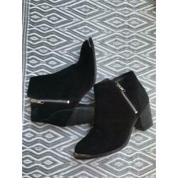 Enkellaarsjes suede zwart 38