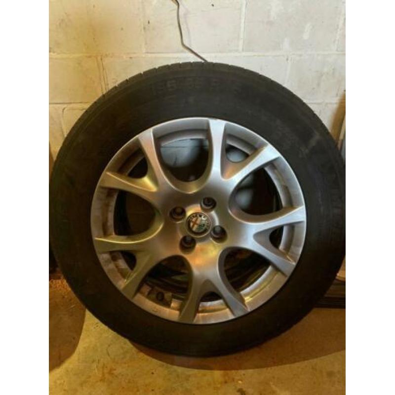 Alfa Romeo Mito lichtmetalen velgen met zomerbanden 16 inch
