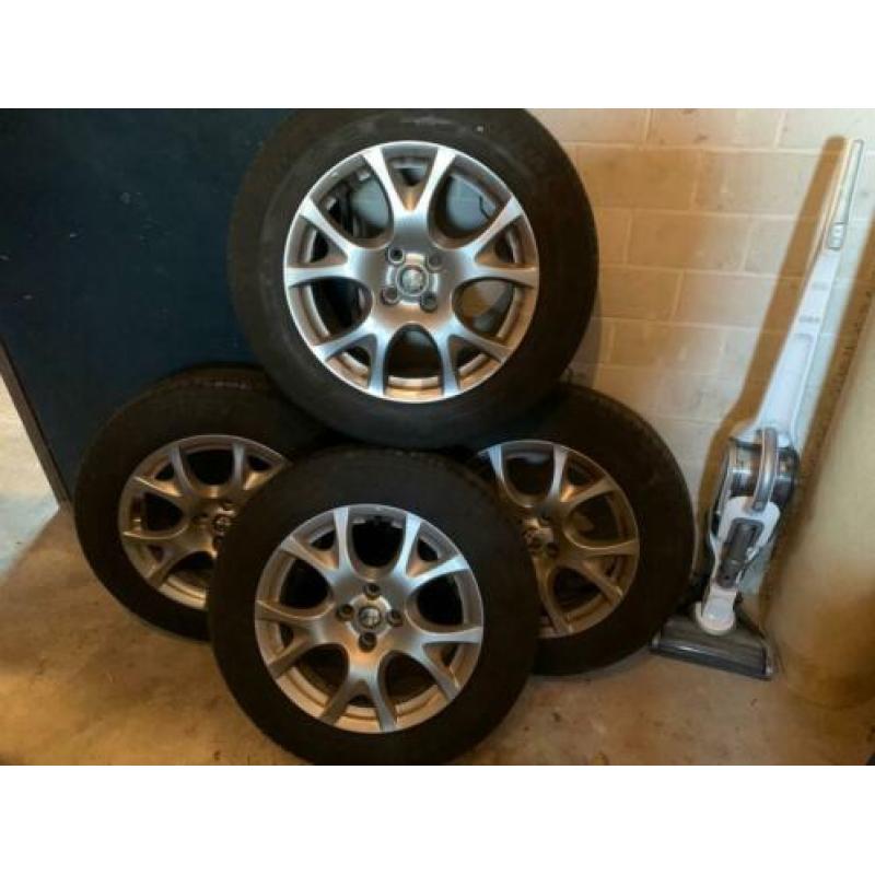 Alfa Romeo Mito lichtmetalen velgen met zomerbanden 16 inch
