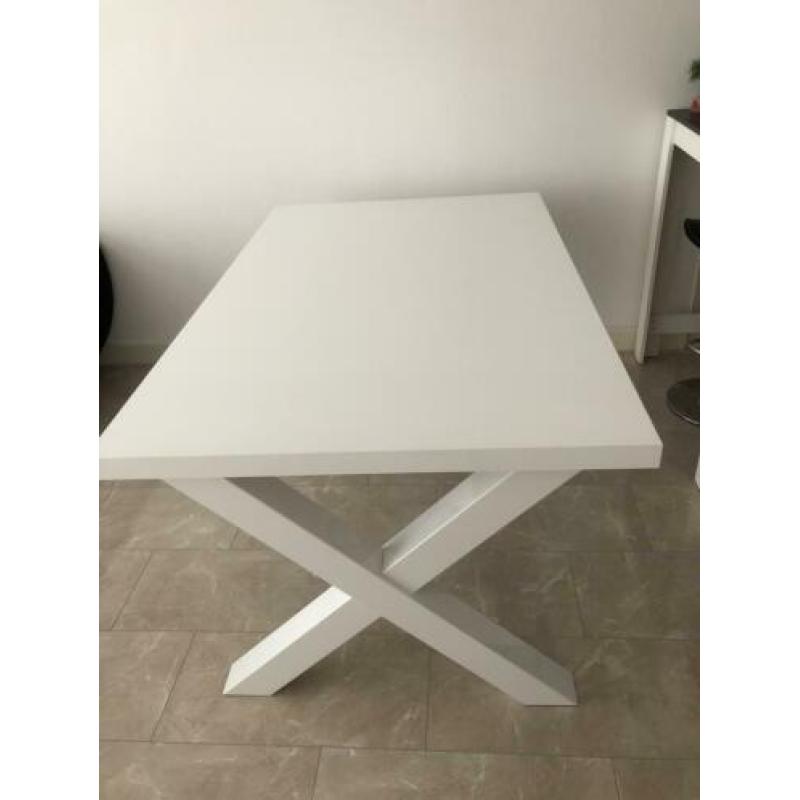 Hoogglans Eettafel X Poot
