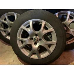 Alfa Romeo Mito lichtmetalen velgen met zomerbanden 16 inch