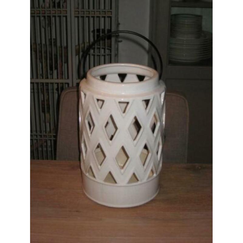 Mooi aardewerken windlicht van Riviera Maison, 30 cm hoog.