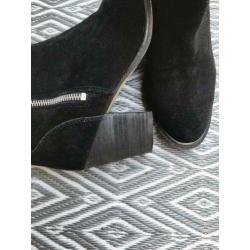Enkellaarsjes suede zwart 38