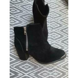 Enkellaarsjes suede zwart 38