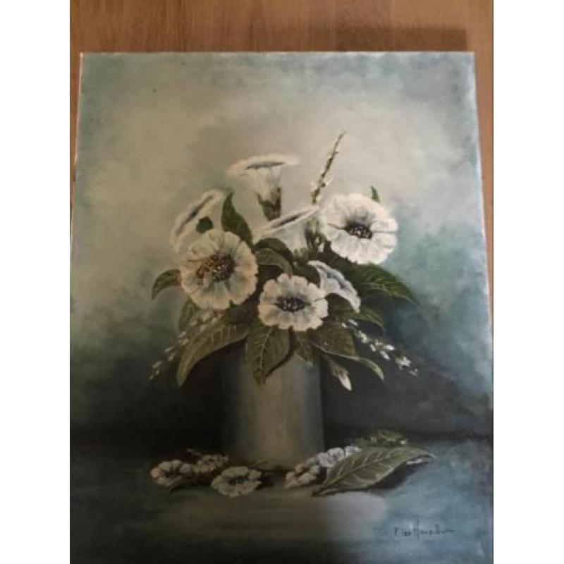 Stilleven van bloemen op linnen,