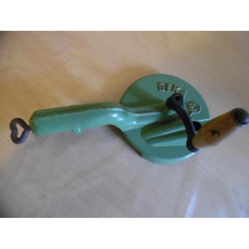 Goudkleurig kruis hoogte 42 cm ,€17,50.