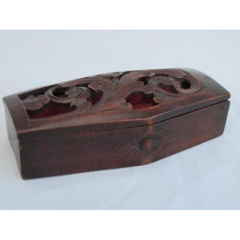 Fraai uitgewerkt houten (sieraden) doosje Japan ca. 1900
