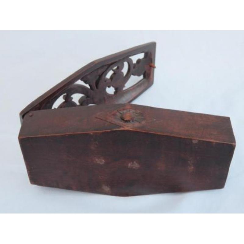 Fraai uitgewerkt houten (sieraden) doosje Japan ca. 1900