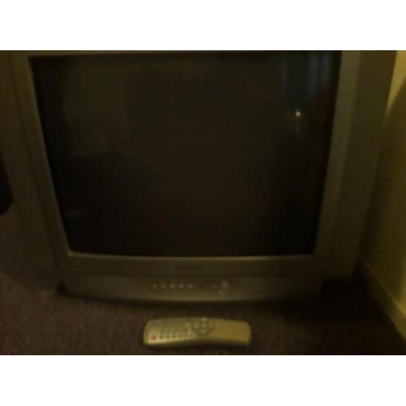 Tv aangeboden Samsung 1 tv klein en tv groter