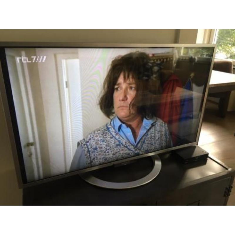 Sony 42inch 3D Full-HD LED TV, Smart TV, Netflix!