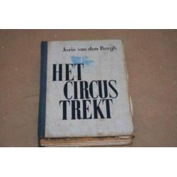 Zeldzaam boek - Het circus trekt - 1946 !!