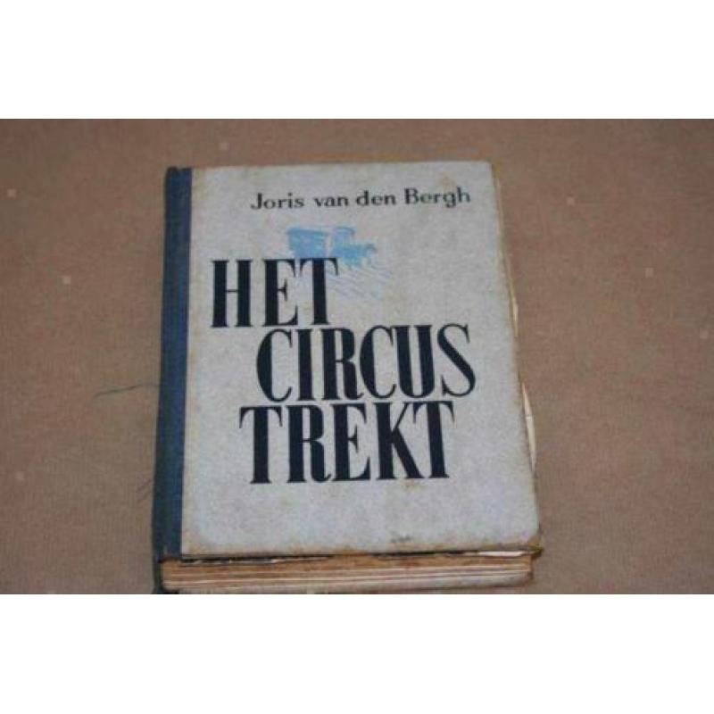 Zeldzaam boek - Het circus trekt - 1946 !!