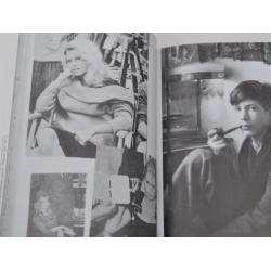 JONG! boek museum tentoonstellingsboek 1950 - 2000