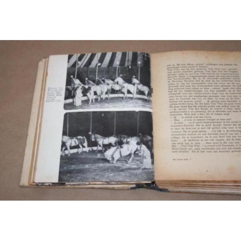 Zeldzaam boek - Het circus trekt - 1946 !!