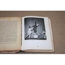 Zeldzaam boek - Het circus trekt - 1946 !!