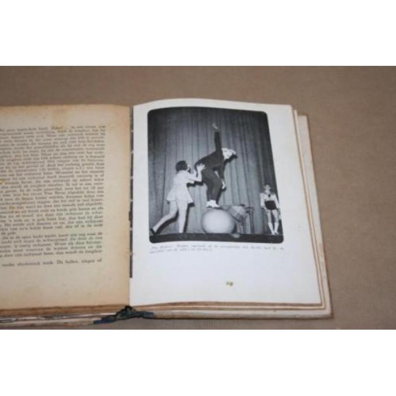 Zeldzaam boek - Het circus trekt - 1946 !!