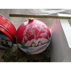 Gigantisch grote kerstbal handgeschilderd