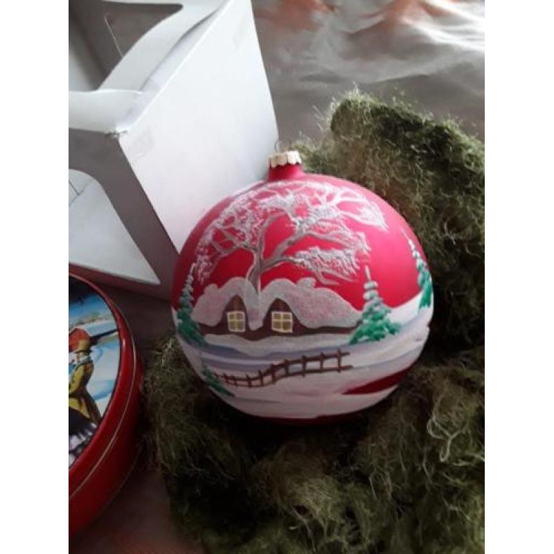 Gigantisch grote kerstbal handgeschilderd