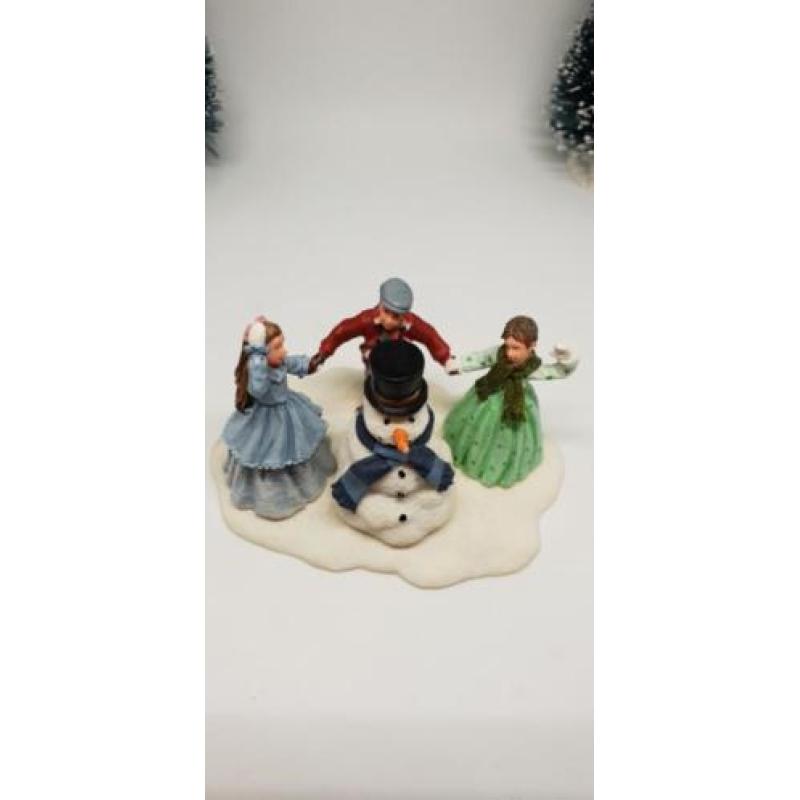 Luville Dance arround snowman