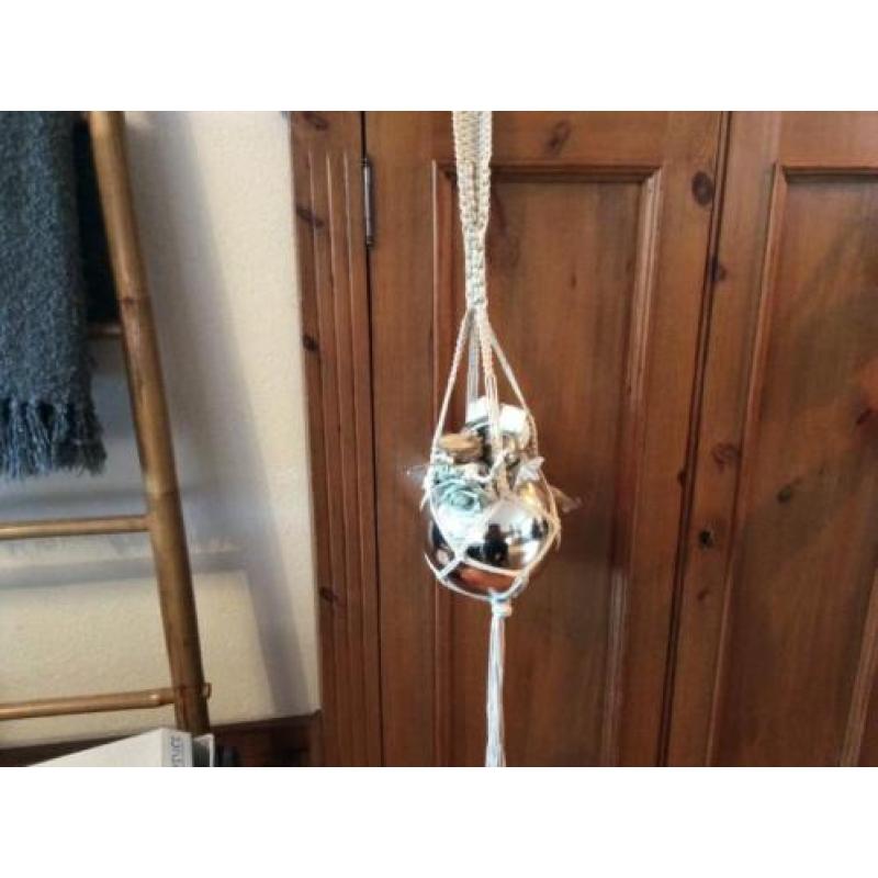 Bewerkte Kerstbal in een hanger