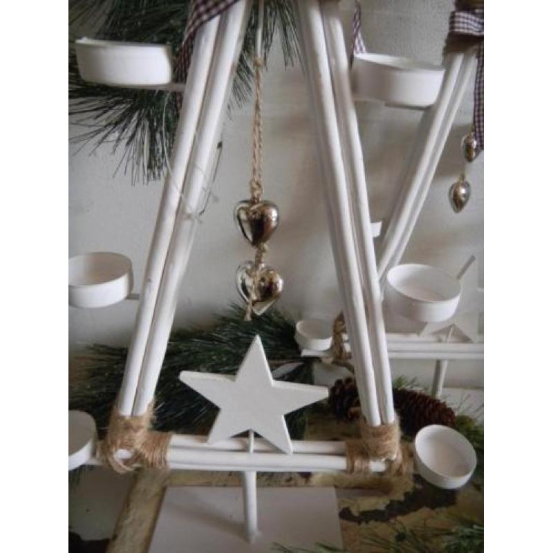 witte kerstboom met 6 waxinelichthouders 2 hartjes