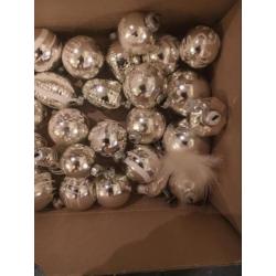 Oude Kerstballen met piek