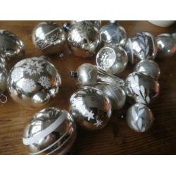 Set 19 stuks zilveren oude kerstballen