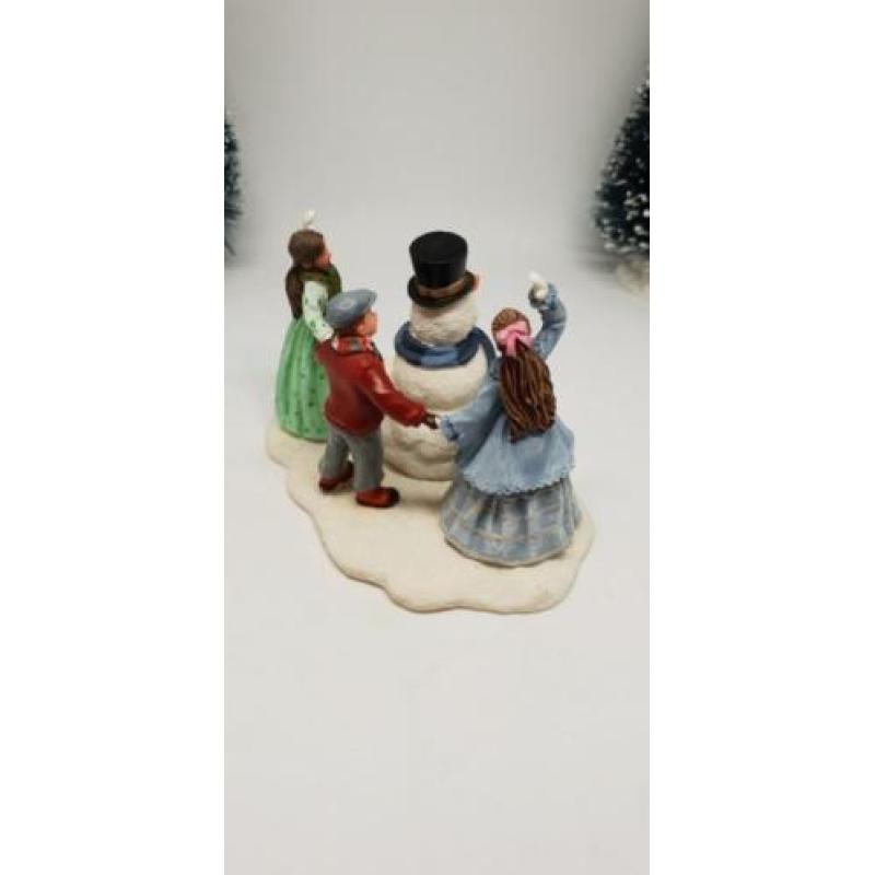 Luville Dance arround snowman
