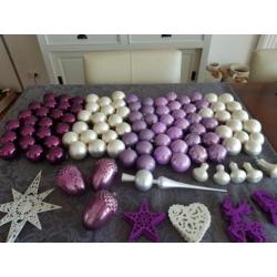 Kerstboom versiering wit/lila/paars 133 stuks in box