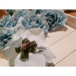 Kerstballen blauw en rozen