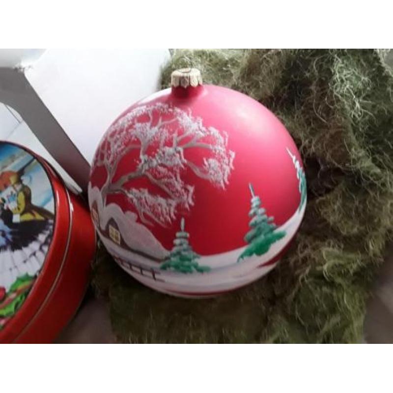 Gigantisch grote kerstbal handgeschilderd