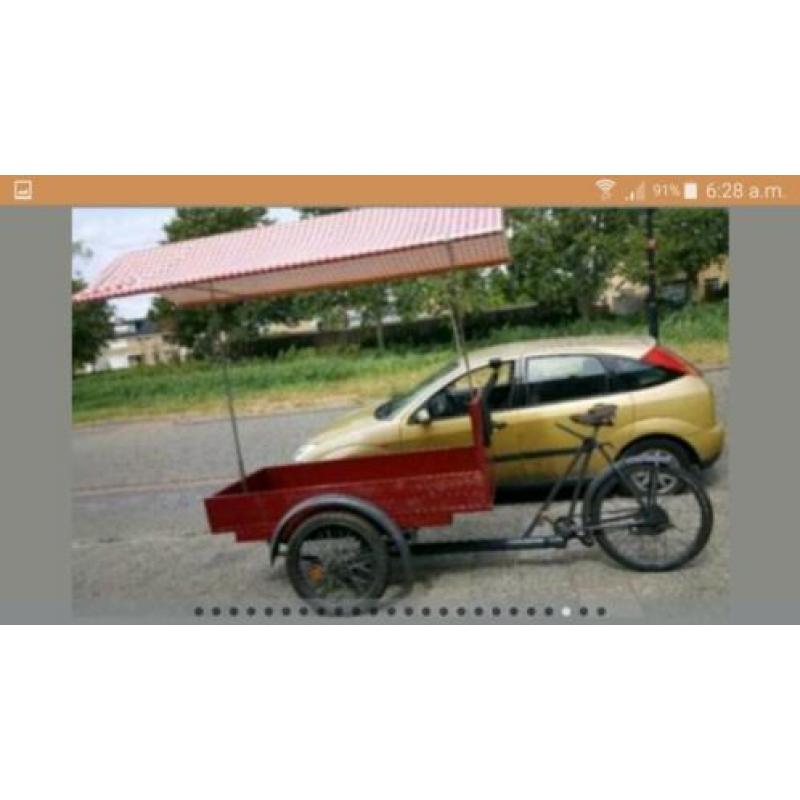 Antiek / Oldtimer bakfiets BATAVUS met markt kraam