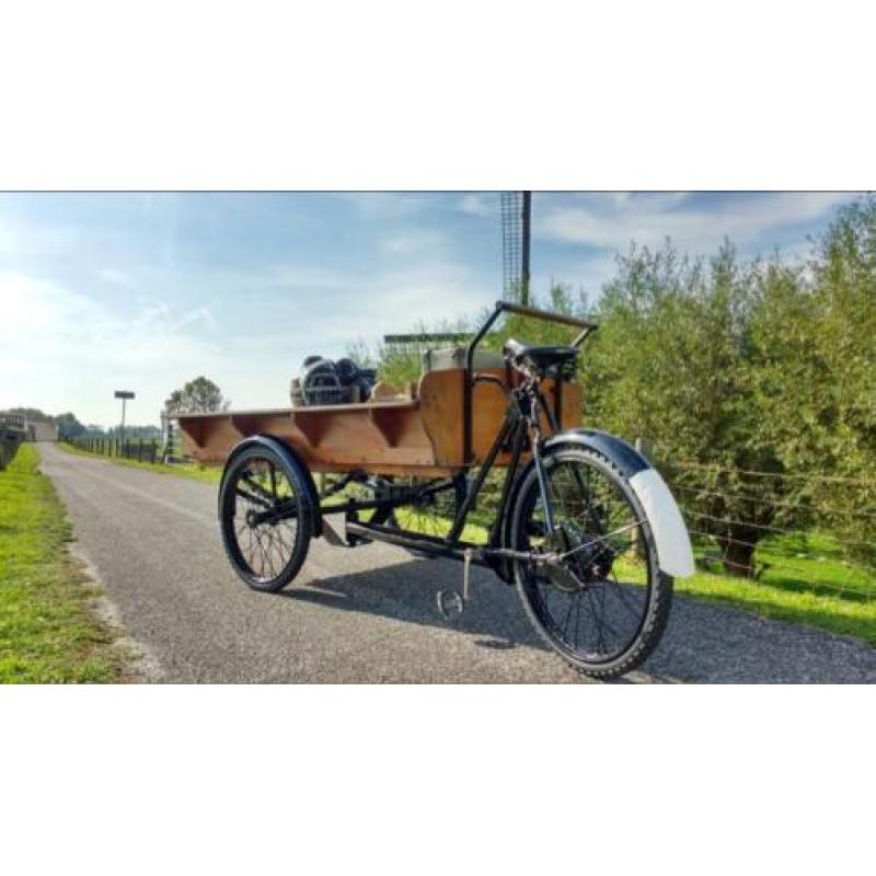 Grondig gerestaureerde, prachtige oude authentieke bakfiets!