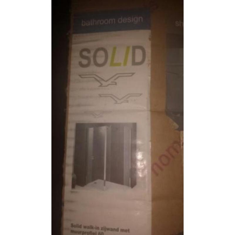 3 douchewanden met chromen rand voor een inloopdouche