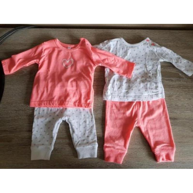 Twee schattige setjes maat 50