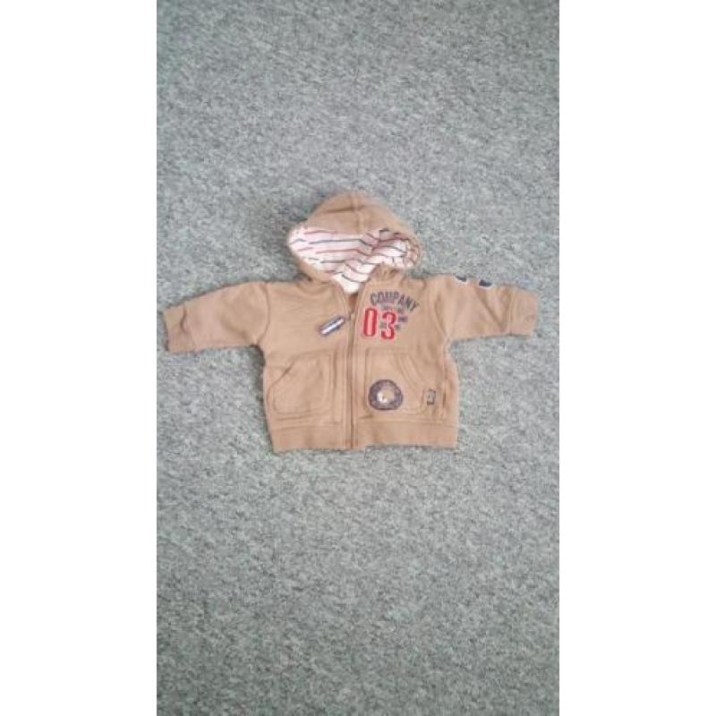 35 babykleertjes maat 50 t/m 62 + 3 x sokjes
