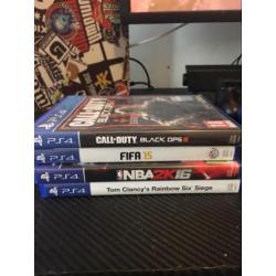 Playstation 4 slim 3 controllers en games (ps4)