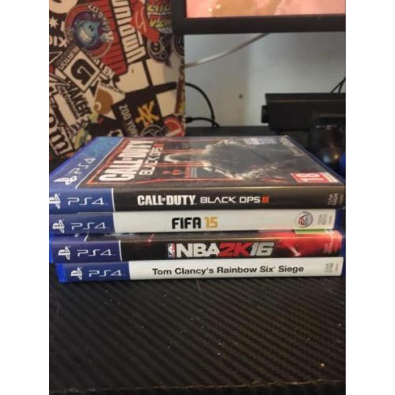 Playstation 4 slim 3 controllers en games (ps4)