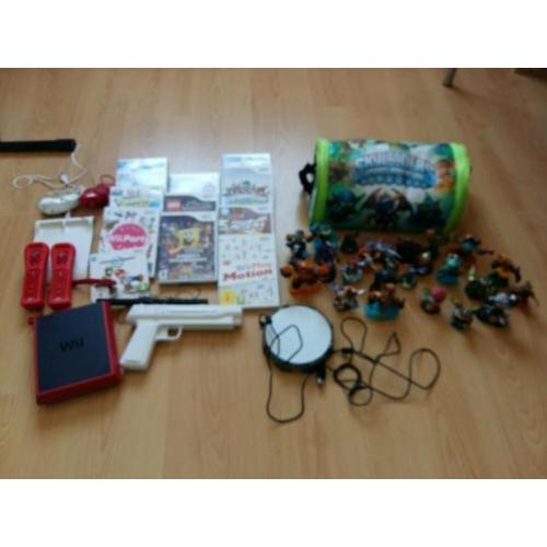 Nintendo wii mini met skylander en andere spellen.