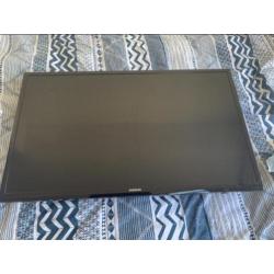 Ps4 + 3 games + controller + 39 Full HD tv + muurbeugel