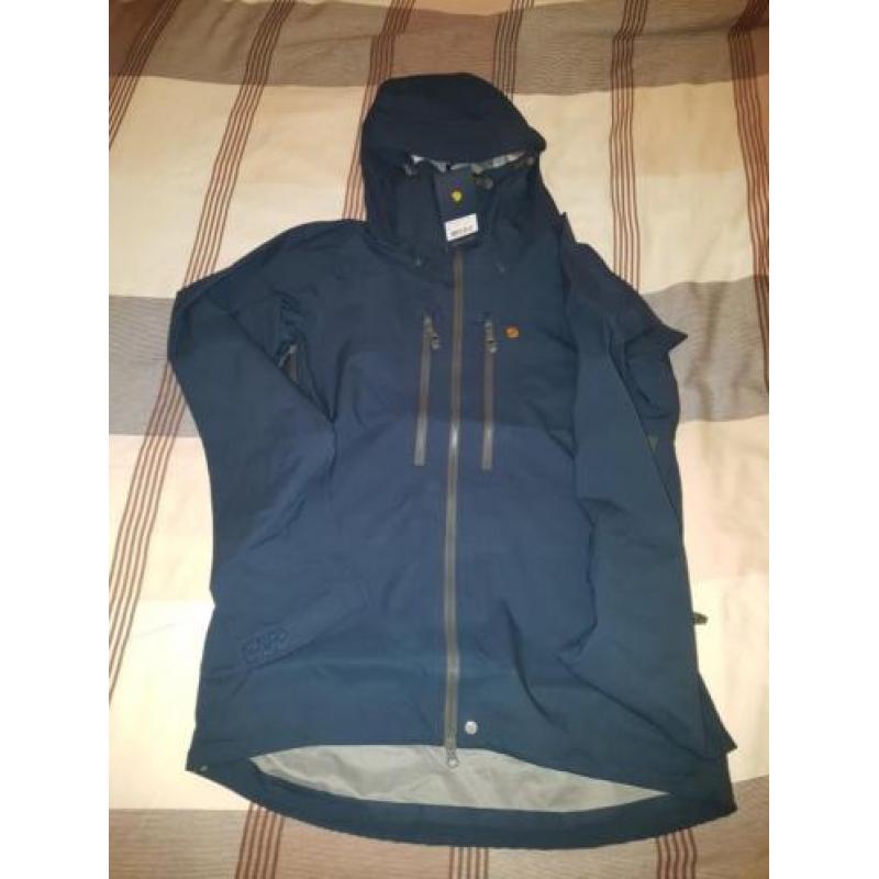 Fjallraven bergtagen eco-shell pak / jack maat M / broek 50