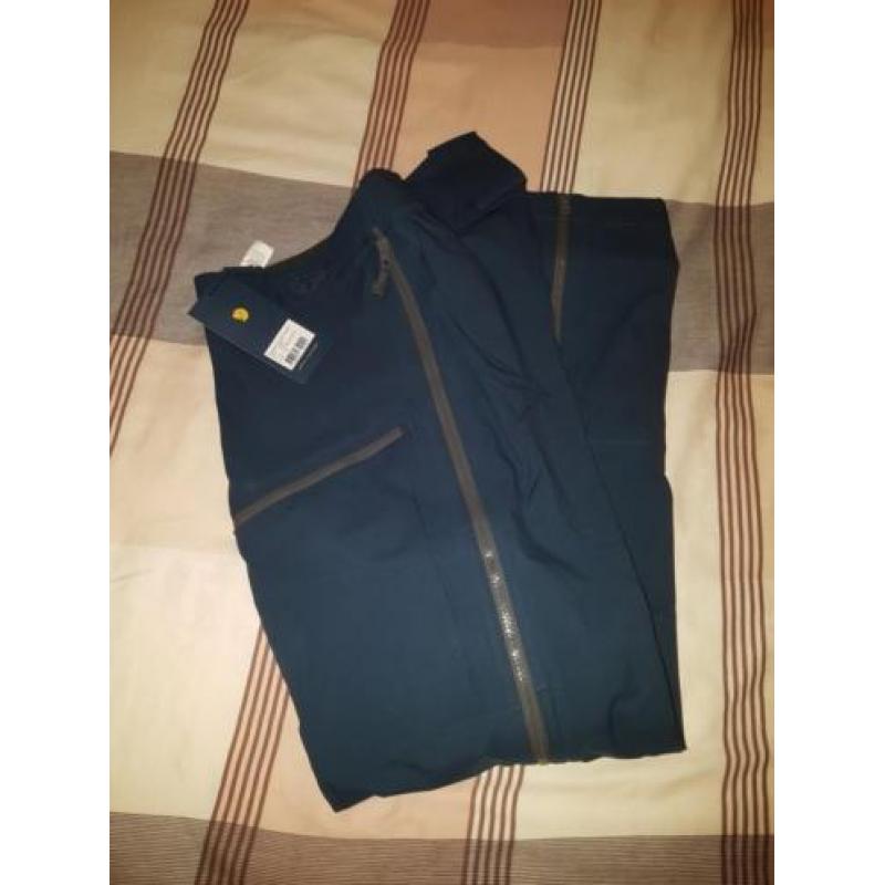 Fjallraven bergtagen eco-shell pak / jack maat M / broek 50