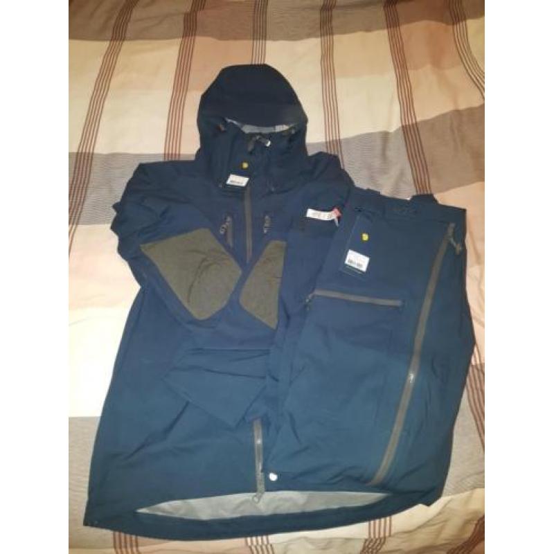 Fjallraven bergtagen eco-shell pak / jack maat M / broek 50